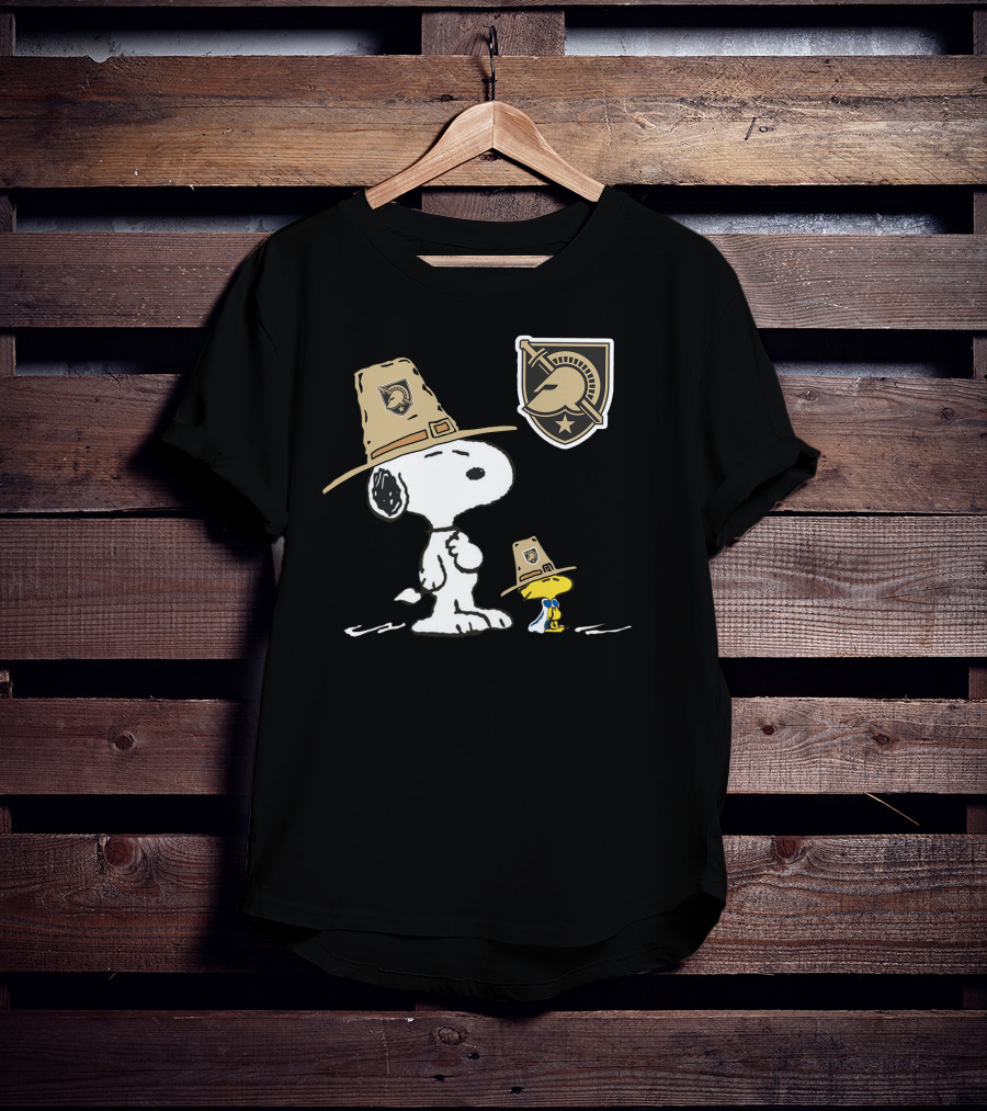 Snoopy And Woodstock With Army Black Knights Logo In Pilgrim Hats T-Shirt