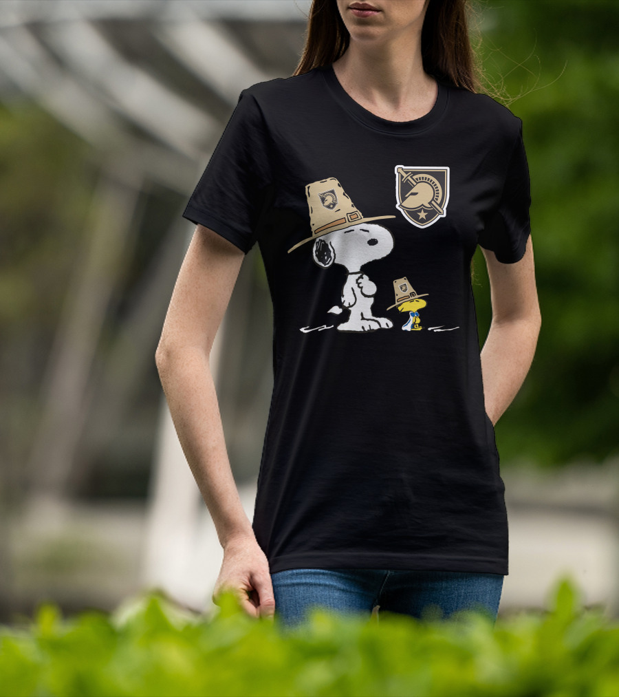 Snoopy And Woodstock With Army Black Knights Logo In Pilgrim Hats T-Shirt