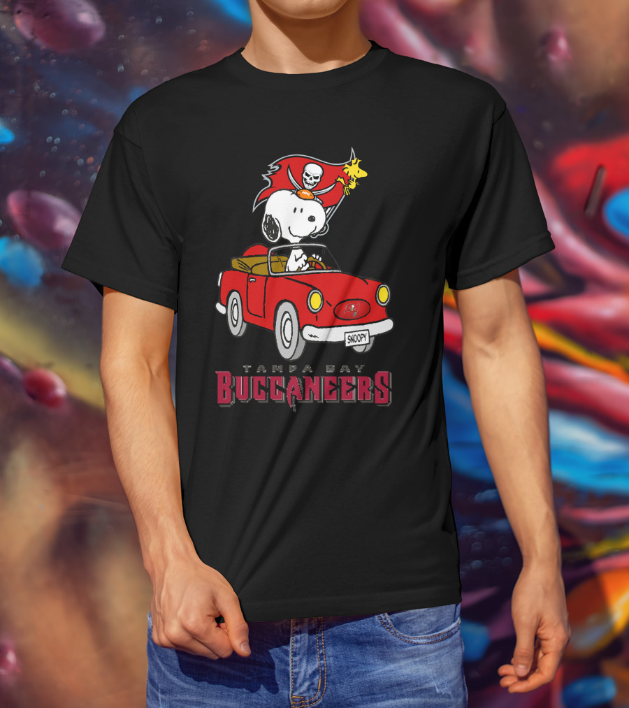 Tampa Bay Buccaneers Snoopy Driving Red Car T-Shirt
