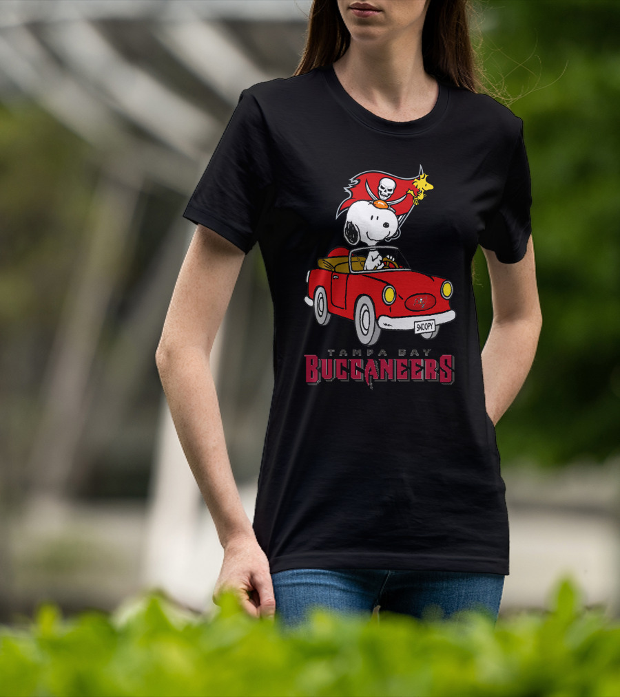 Tampa Bay Buccaneers Snoopy Driving Red Car T-Shirt