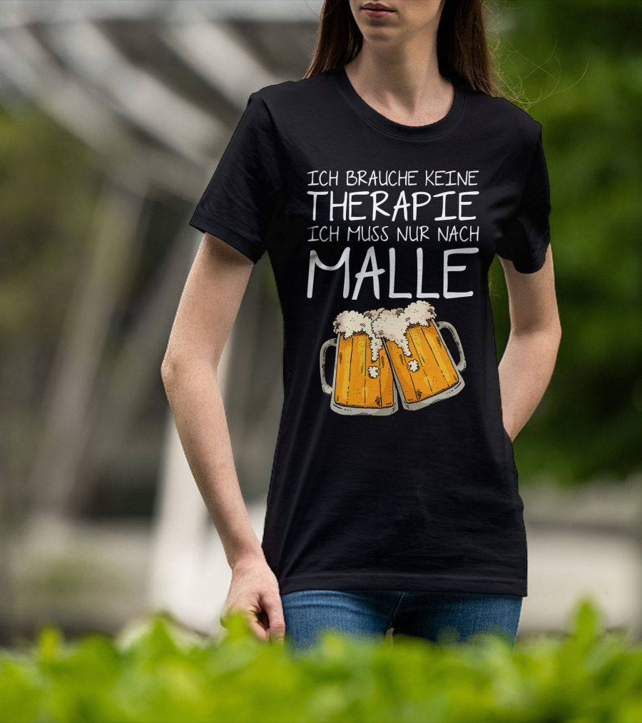 Ich Brauche Keine Therapie Ich Muss Nur Nach Malle Bierkrüge T-Shirt