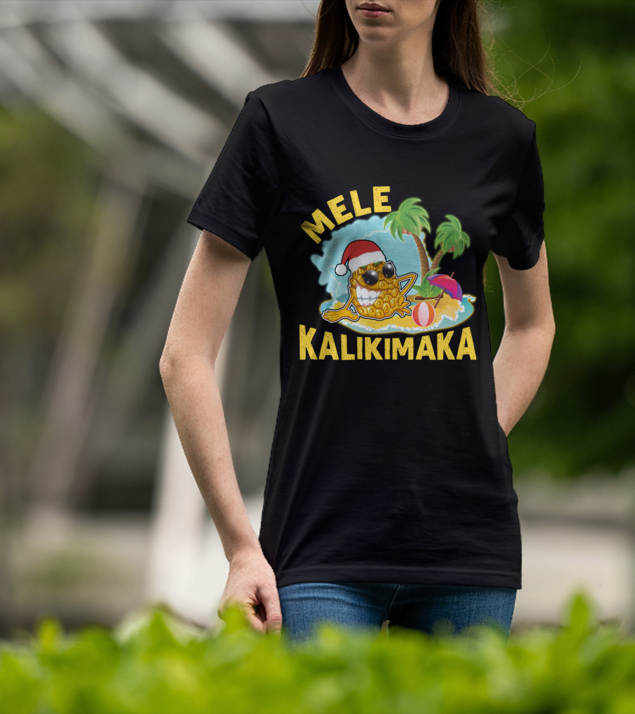 Mele Kalikimaka Hawaiian Pineapple With Santa Hat Tropical Christmas Vibes T-Shirt