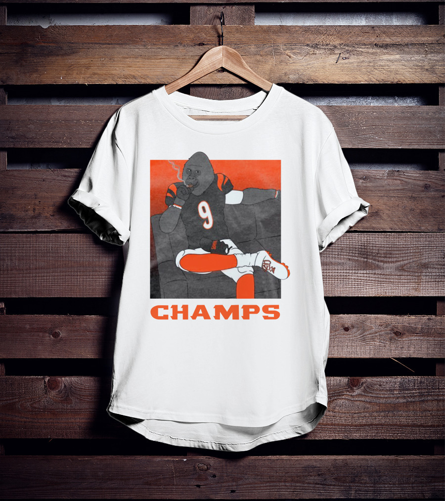Champs Barstools Big Cat Smoking Gorilla Number 9 Football Player T-Shirt