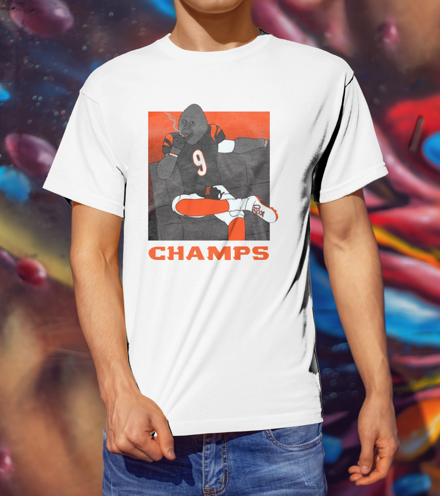 Champs Barstools Big Cat Smoking Gorilla Number 9 Football Player T-Shirt