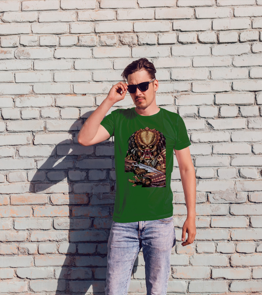 Predator Alien Holding Blade Comic T-Shirt