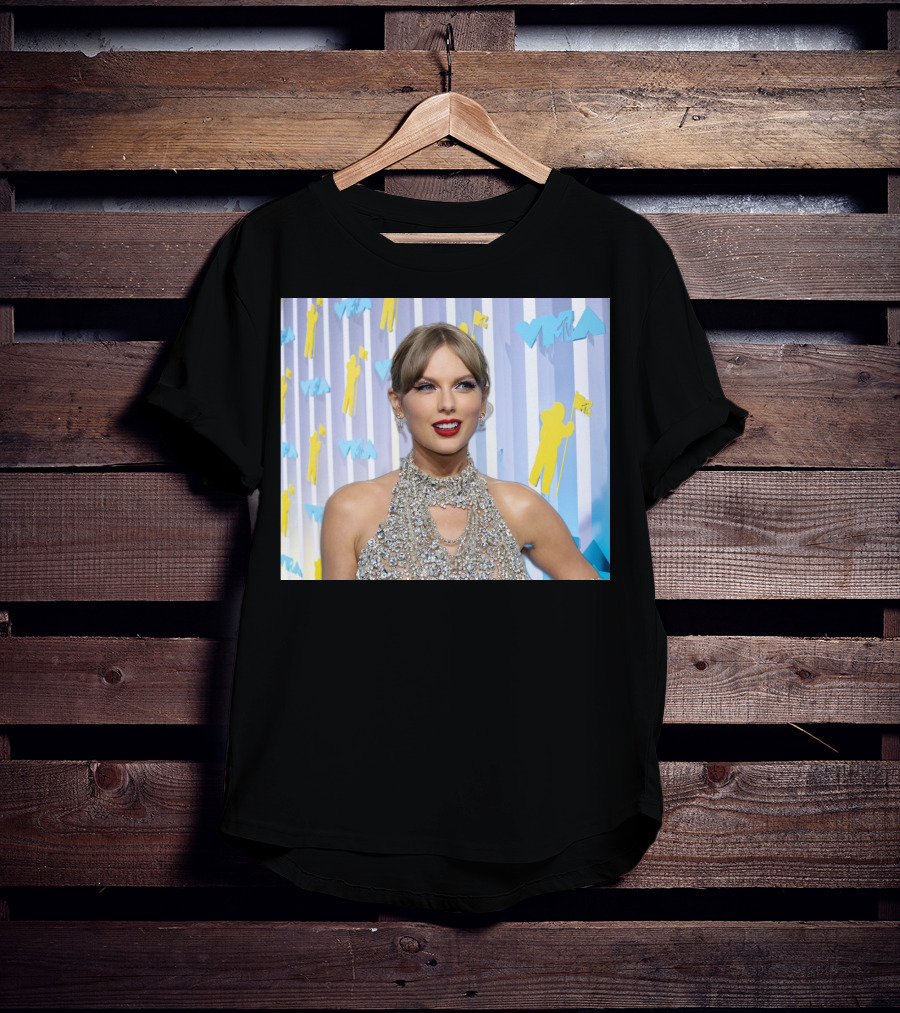 Taylor Swift MTV VMA Red Carpet Look With Silver Sequin Dress T-Shirt