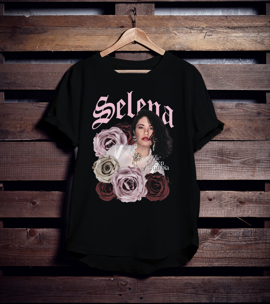 Selena The Queen Of Cumbia Surrounded By Floral Roses T-Shirt