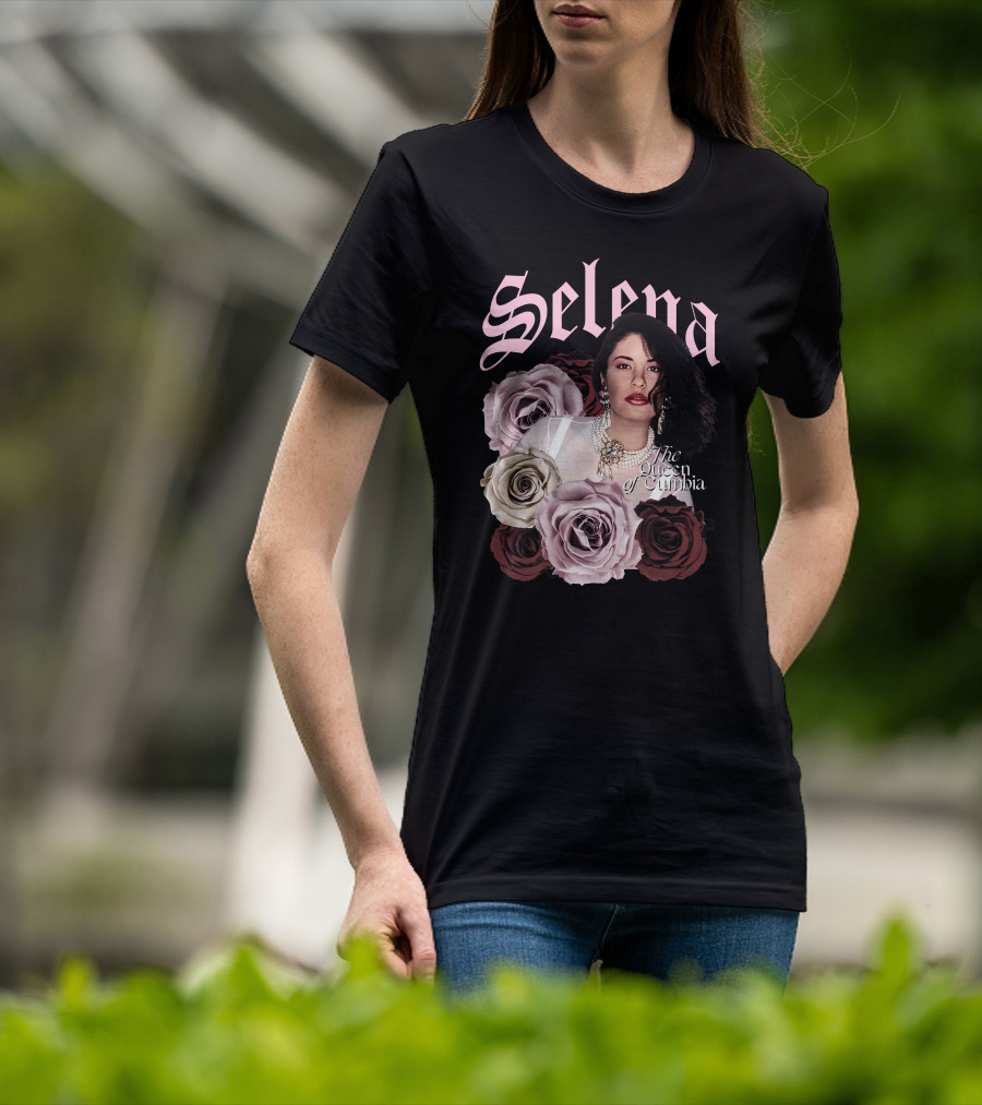 Selena The Queen Of Cumbia Surrounded By Floral Roses T-Shirt