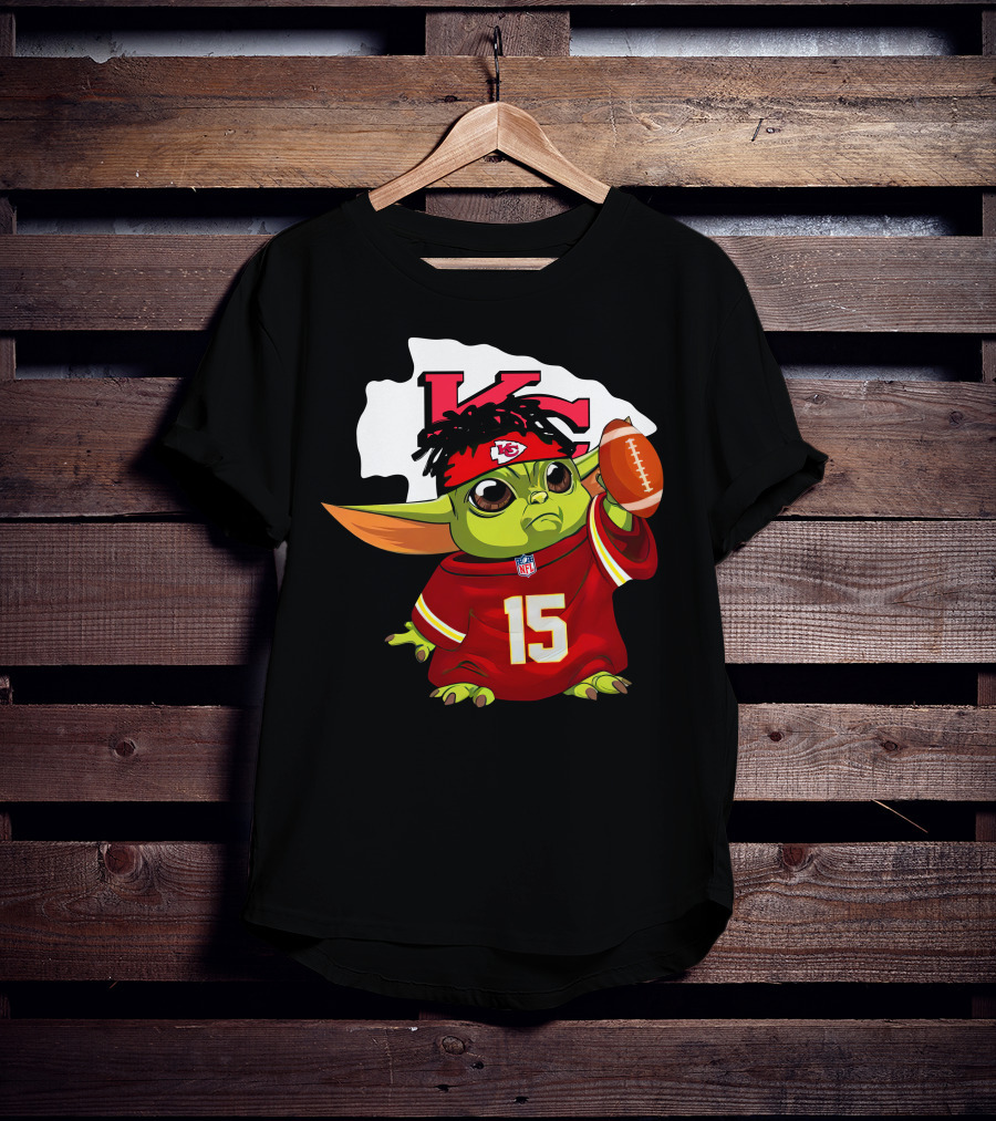 Star Wars Baby Yoda Mandalorian Kansas City Chiefs Patrick Mahomes 15 Merch T-Shirt