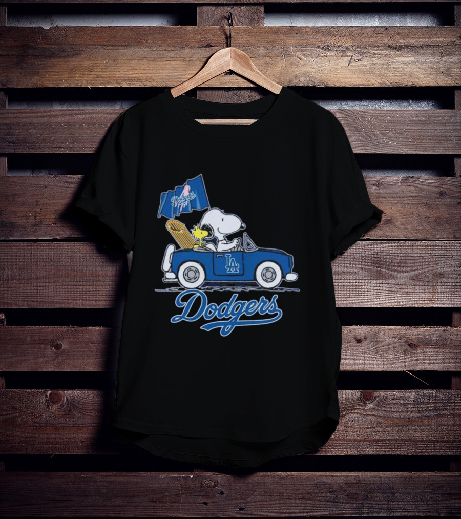 Snoopy And Woodstock Driving LA Dodgers Car With Flag T-Shirt