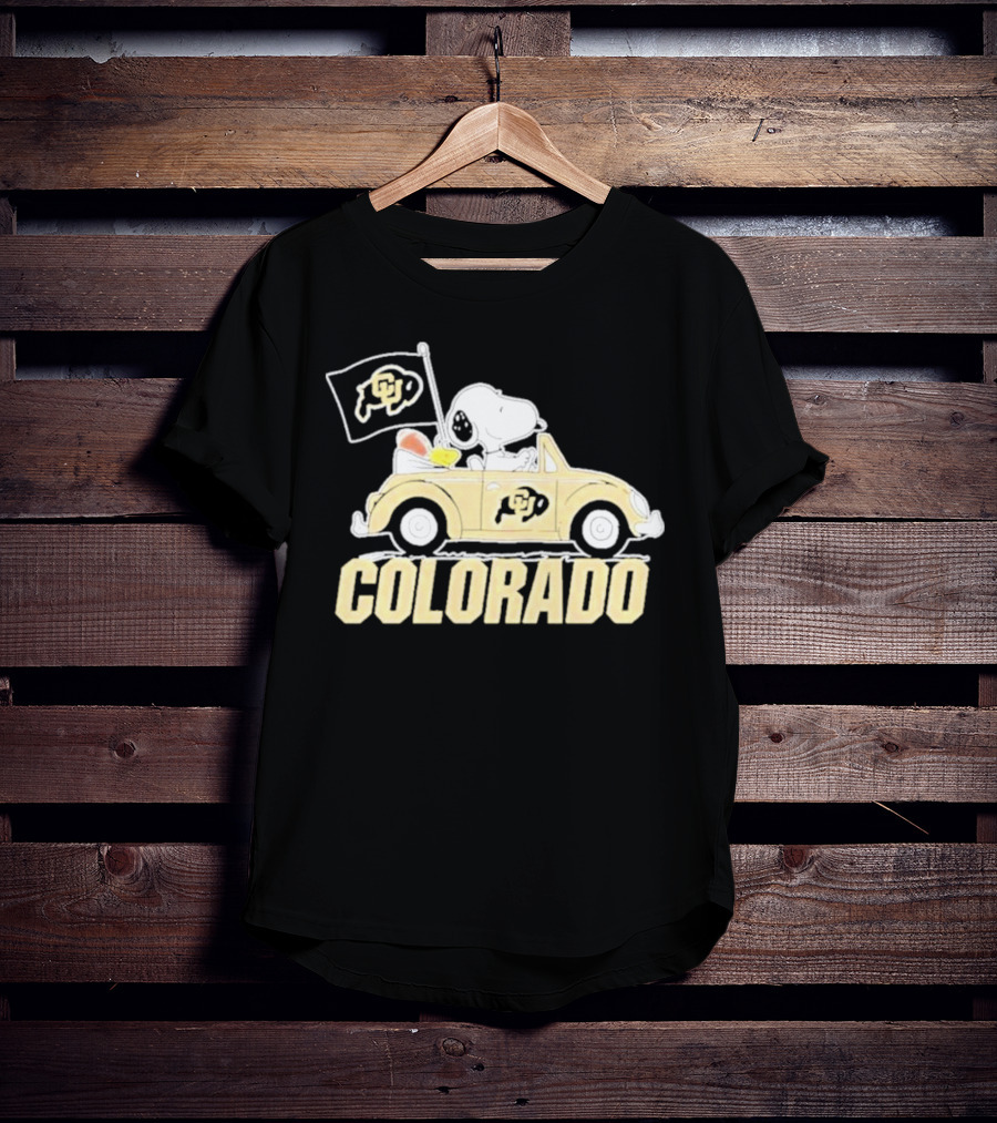 Snoopy And Woodstock Drive Colorado Buffaloes Car With Flag T-Shirt