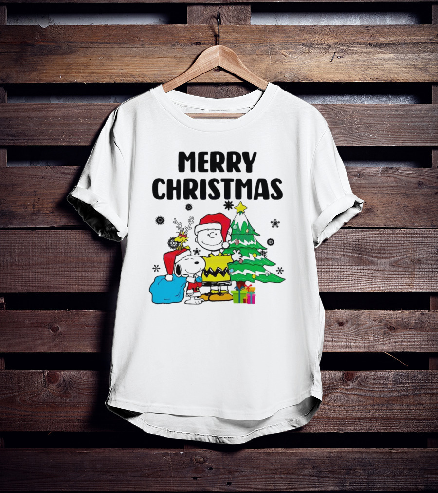 Charlie Snoopy Woodstock Merry Christmas Tree Santa Hats T-Shirt