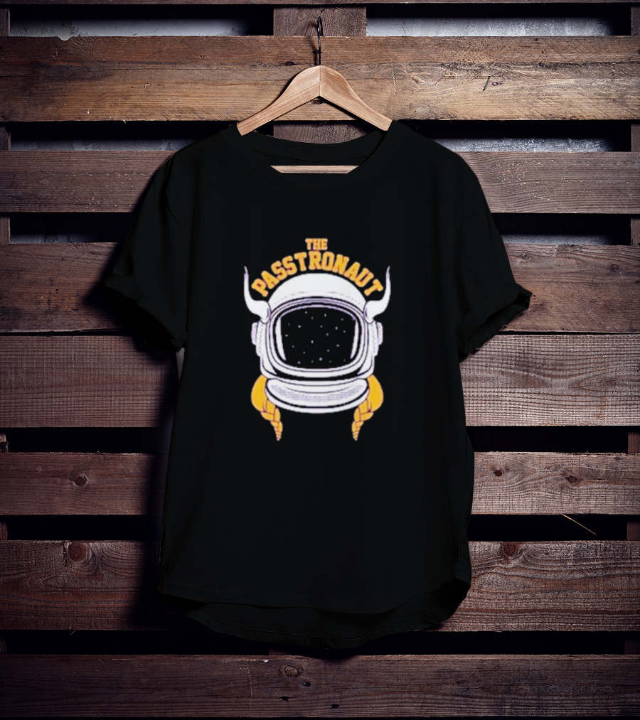 Minnesota Vikings The Passtronaut Astronaut Helmet With Viking Horns T-Shirt