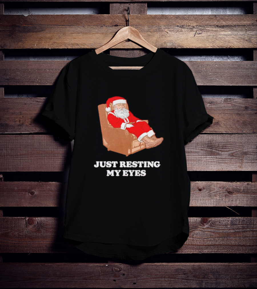 Santa Just Resting My Eyes In Chair Relaxing T-Shirt