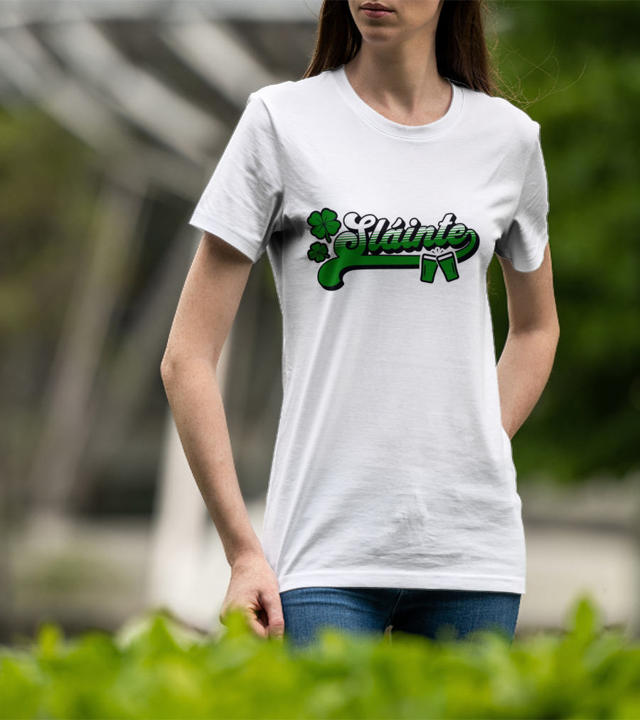 Sláinte Shamrock Gaelic Toast With Beer Glasses T-Shirt