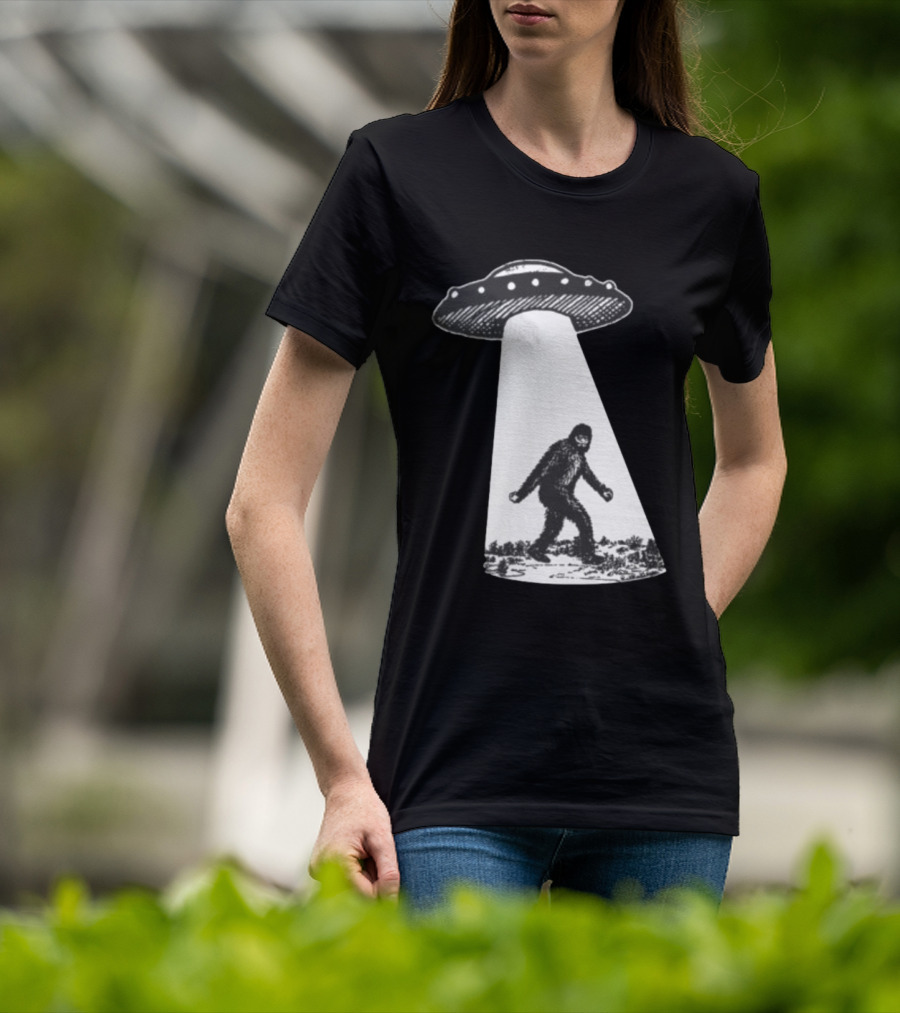 UFO Bigfoot Abduction Scene T-Shirt