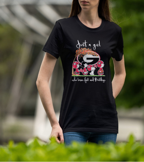 Just A Girl Who Loves Fall And Bulldogs Peanuts Georgia Football T-Shirt