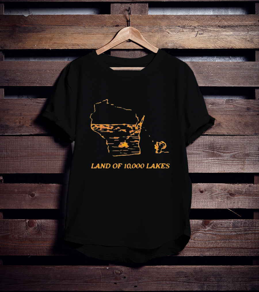 Land Of 10,000 Lakes Wisconsin Map Fishing Scene T-Shirt