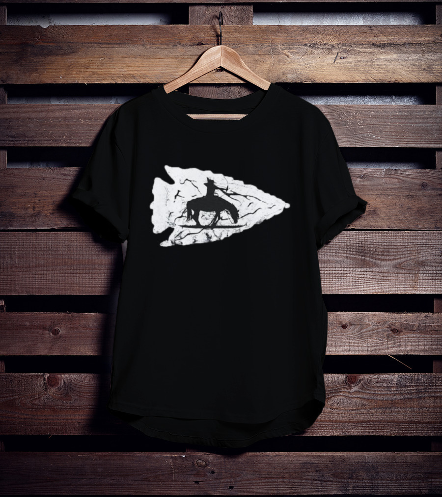 Arrowhead Hunting Native American Relic Hunter Rider On Horse Arrowhead T-Shirt