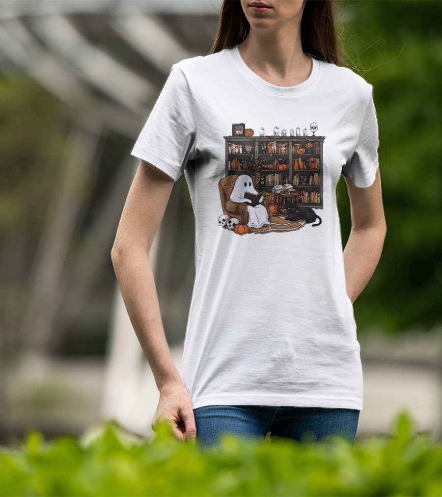 Retro Ghost Reading Books Skeletons Pumpkins Black Cat Library T-Shirt