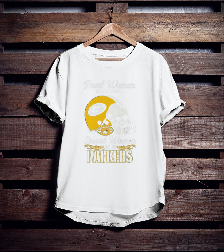 Real Women Love Football Smart Women Love The Packers X Snoopy Helmet Gold Football 105 T-Shirt