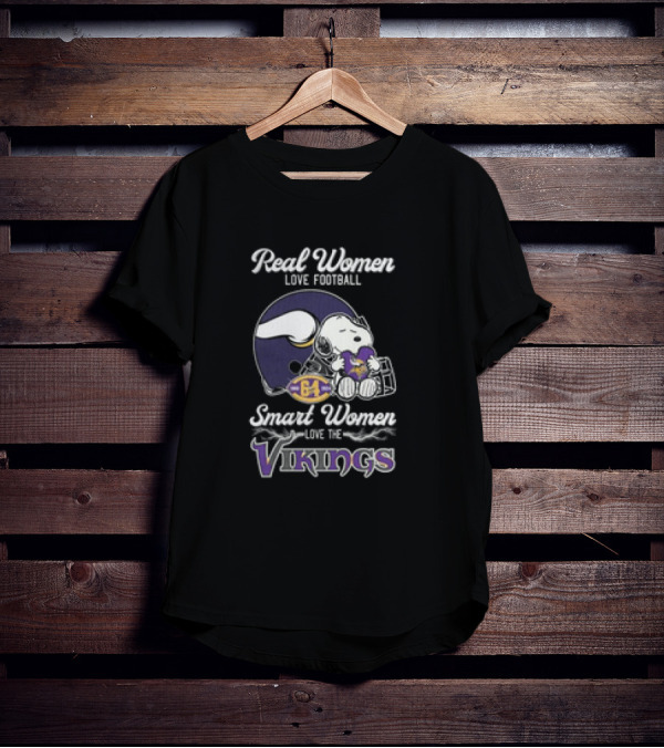 Snoopy Real Women Love Football Smart Women Love The Vikings T-Shirt