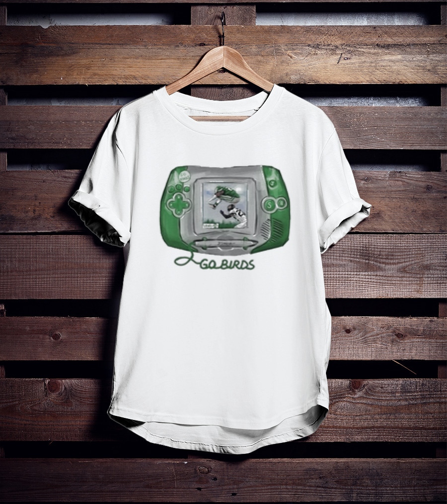 Dhwanisaraiya Go Birds Retro Handheld Console Green Classic Footballer Scene T-Shirt