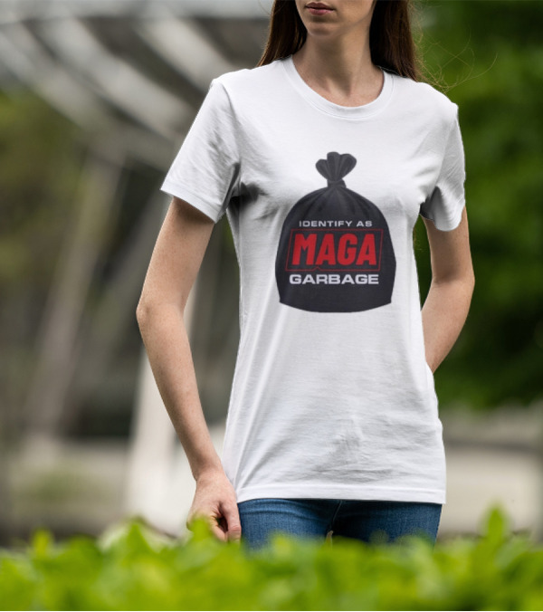 Identify As MAGA Garbage袋 T-Shirt