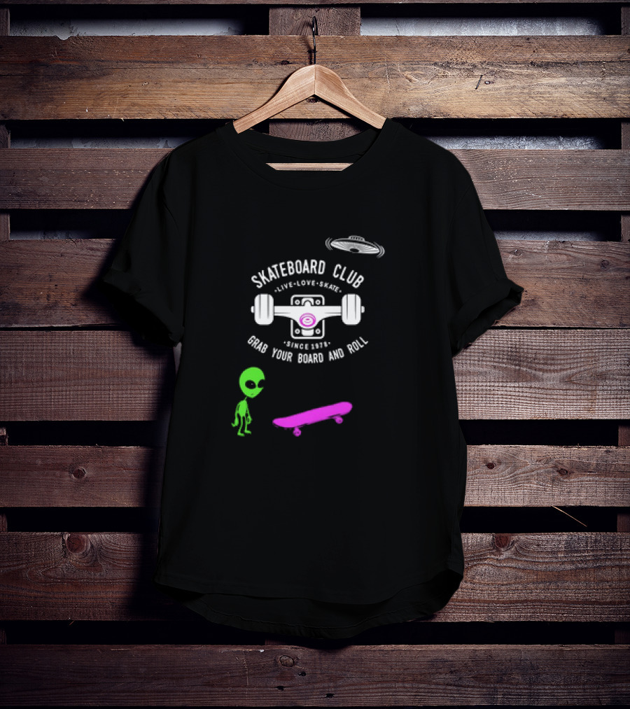 Skateboard Club Live Love Skate Since 1975 Alien Grab Your Board And Roll T-Shirt