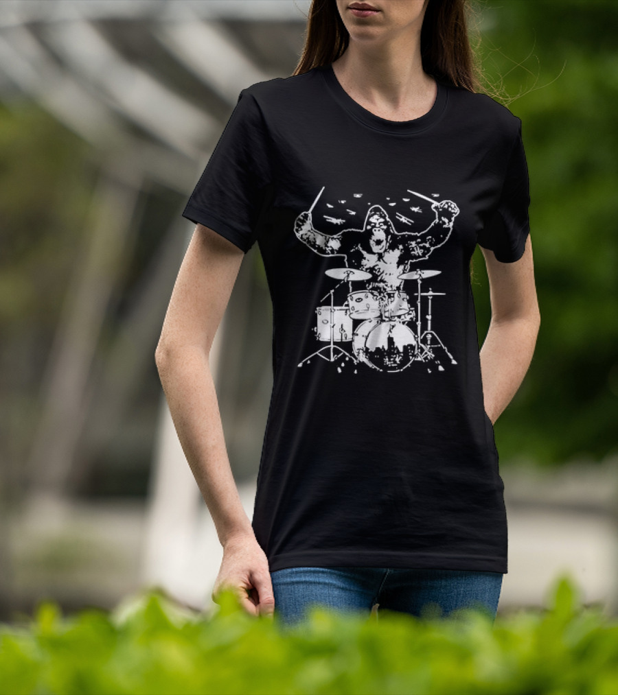 Gorilla King Kong Iconic Drumming Scene With Helicopters And City Skyline T-Shirt