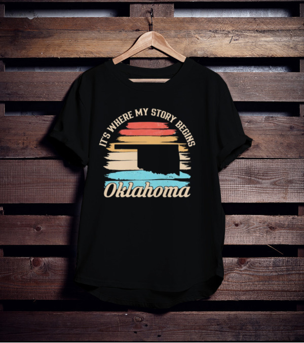 It's Where My Story Begins Oklahoma Map Vintage Retro Stripes T-Shirt