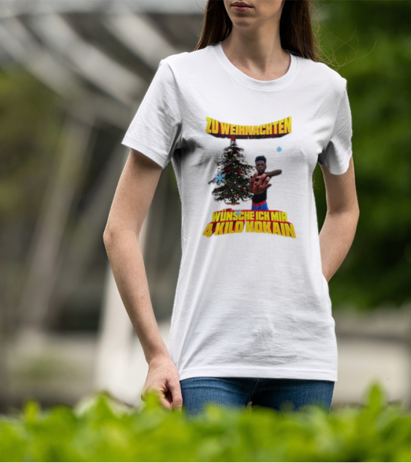 Zu Weihnachten Wünsche Ich Mir 4 Kilo Kokain Christmas Tree And Person T-Shirt
