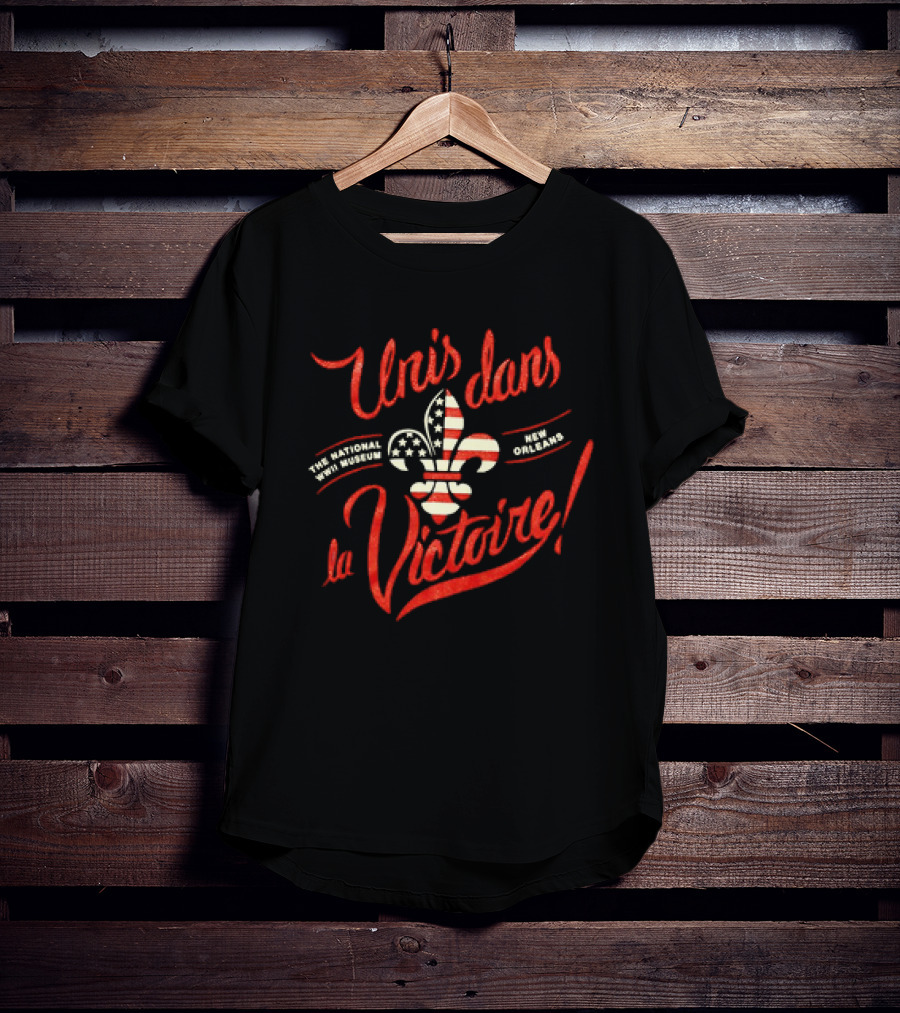 Unis Dans La Victoire The National WWII Museum New Orleans Fleur-de-lis American Flag T-Shirt