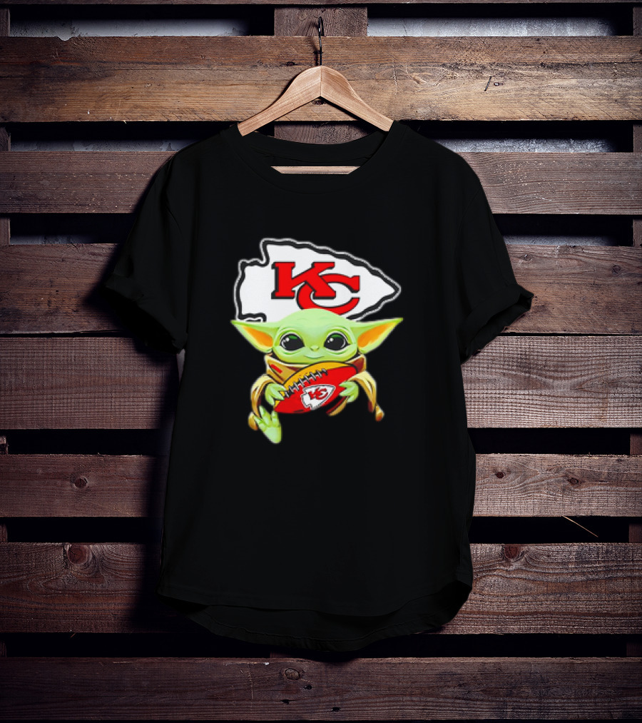 Baby Yoda Star Wars KC Chiefs Hug Football Team T-Shirt