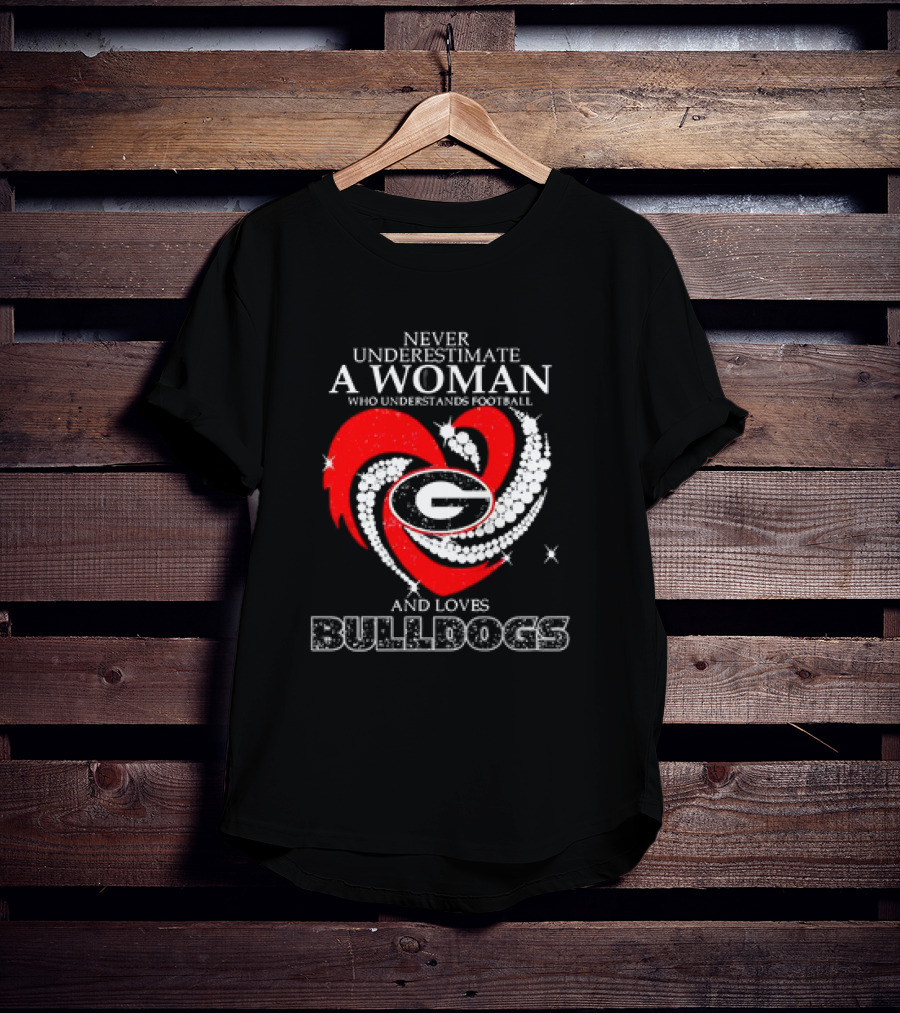 Never Underestimate A Woman Who Understands Football And Loves Bulldogs Georgia Fan T-Shirt