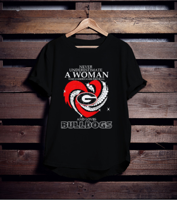 Never Underestimate A Woman Who Understands Football And Loves Bulldogs Georgia Fan T-Shirt