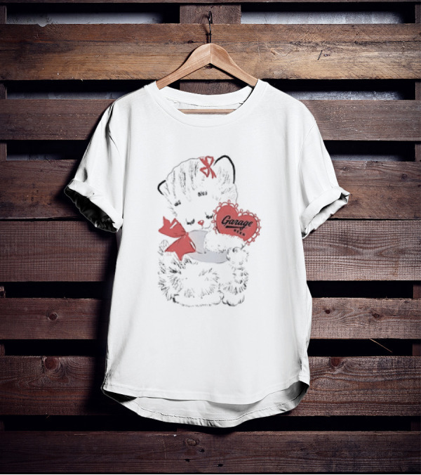 Cute Cat Holding Heart Garage Text T-Shirt