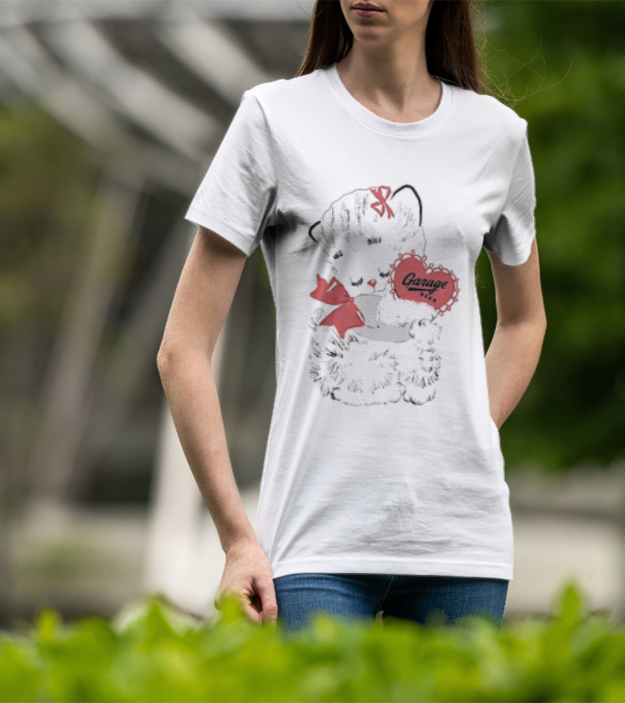 Cute Cat Holding Heart Garage Text T-Shirt