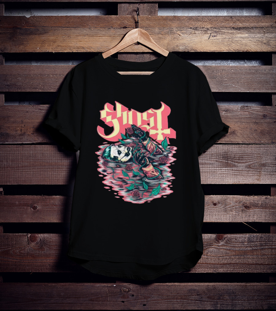 Ghost Pre-Raphaelite Art Nouveau Illustration With Roses T-Shirt
