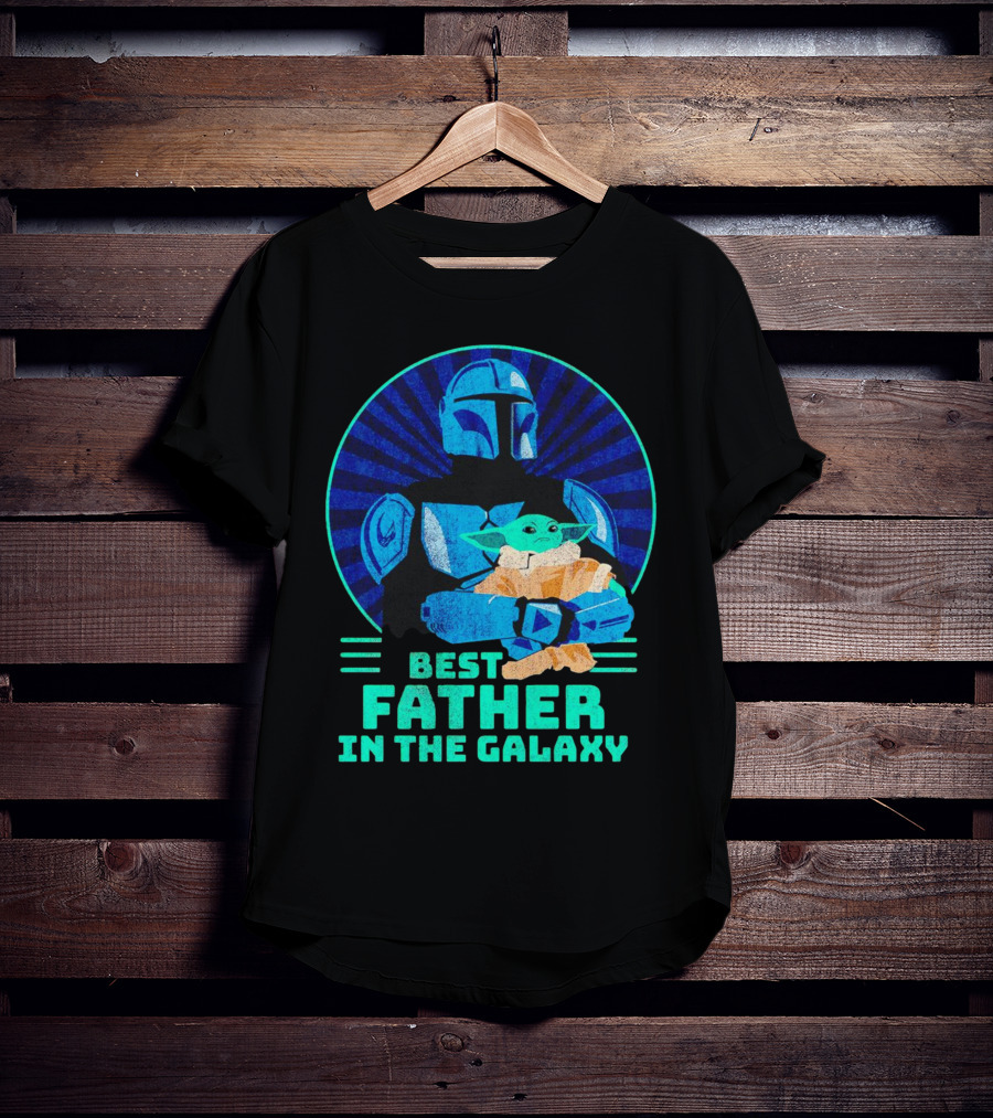 Best Father In The Galaxy Mandalorian Hug Baby Yoda T-Shirt