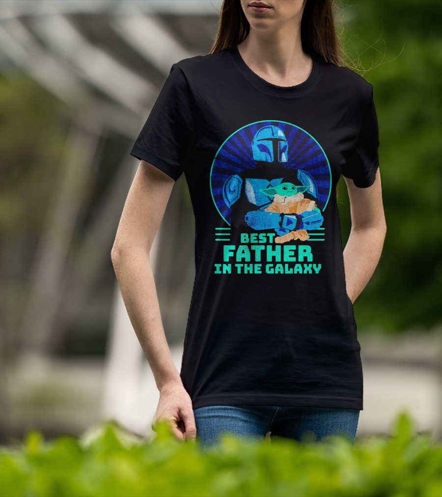 Best Father In The Galaxy Mandalorian Hug Baby Yoda T-Shirt