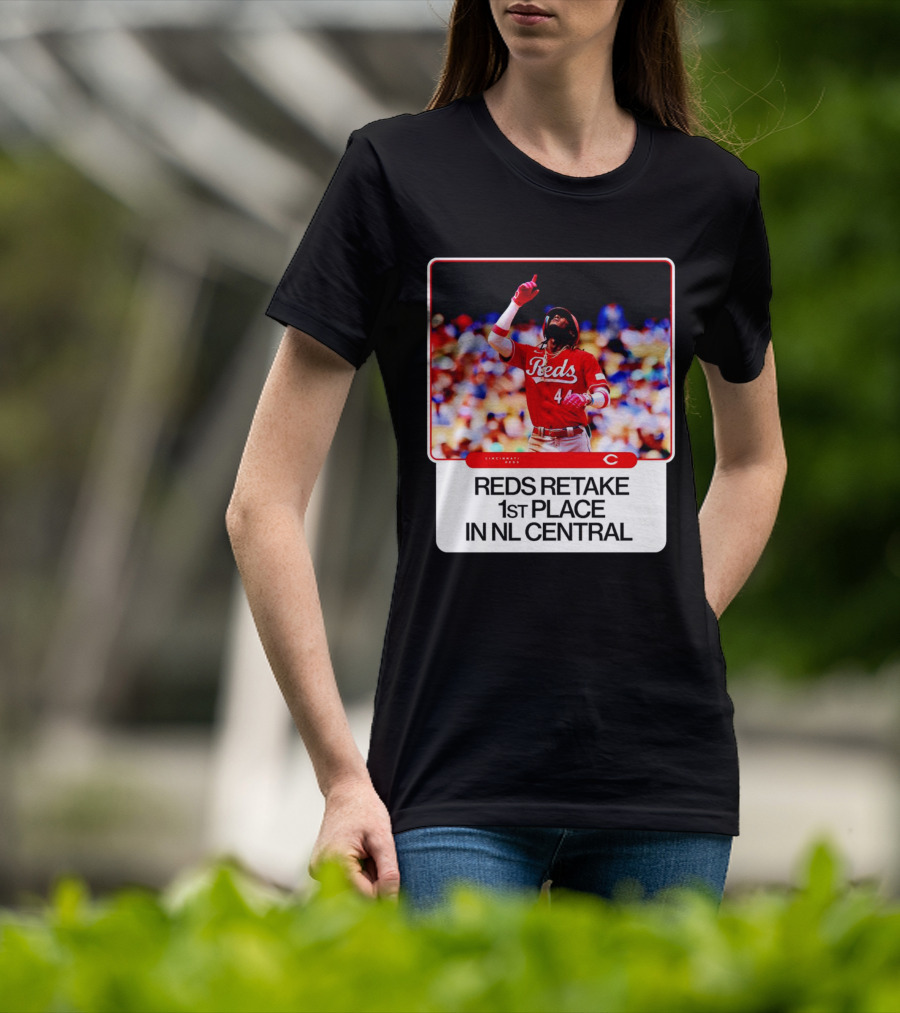 Cincinnati Reds Retake 1st Place In NL Central Elly De La Cruz T-Shirt