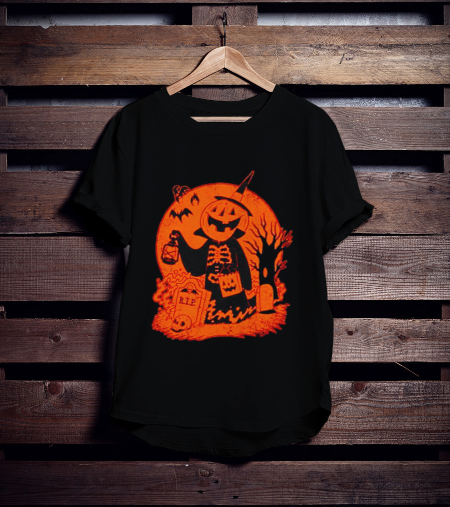 Vintage Spooky Halloween Jack-o'-Lantern Skeleton Moon Graveyard Lantern Bat Scene T-Shirt