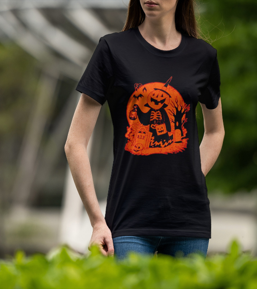 Vintage Spooky Halloween Jack-o'-Lantern Skeleton Moon Graveyard Lantern Bat Scene T-Shirt