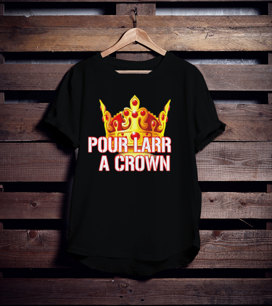 Pour Larr A Crown Atlanta Braves T-Shirt