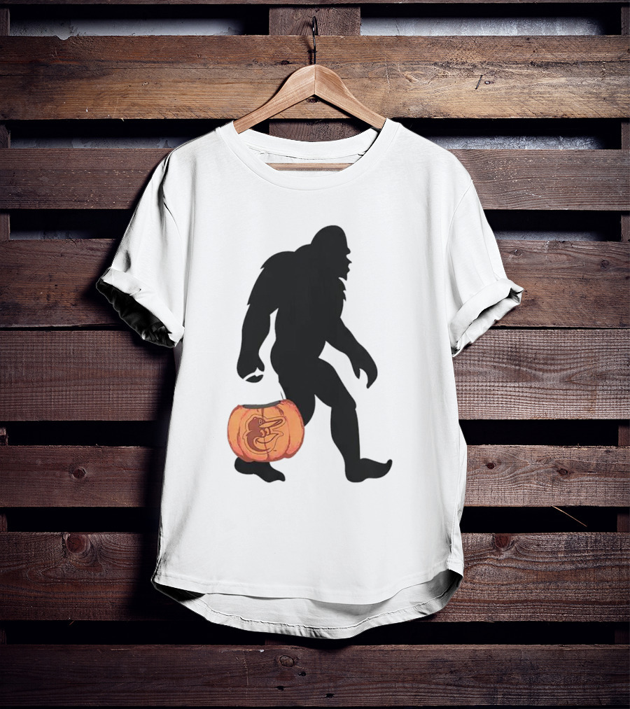 Baltimore Orioles Bigfoot Carrying Pumpkin Halloween T-Shirt