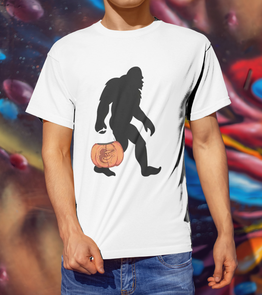 Baltimore Orioles Bigfoot Carrying Pumpkin Halloween T-Shirt