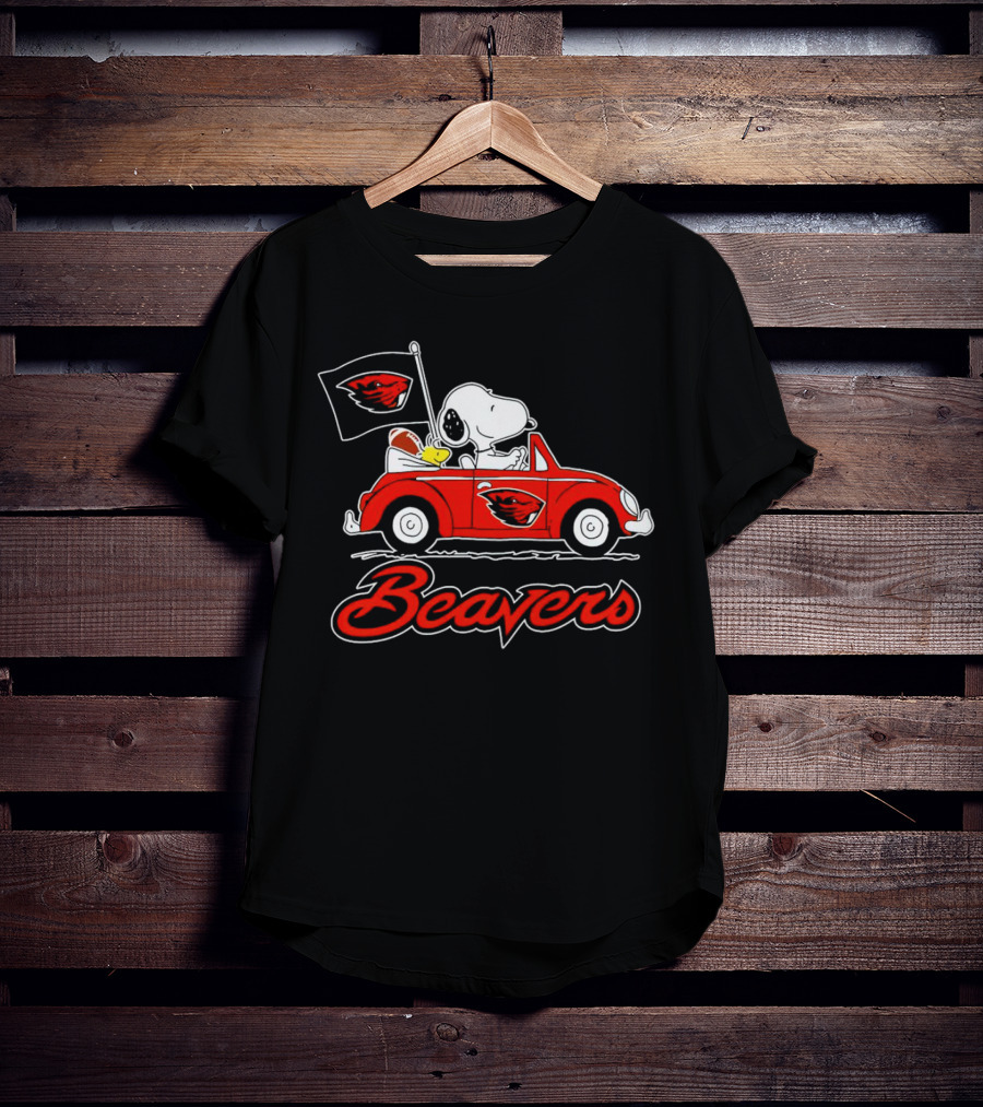 Snoopy Driving Oregon Beavers Football Car With Flag T-Shirt