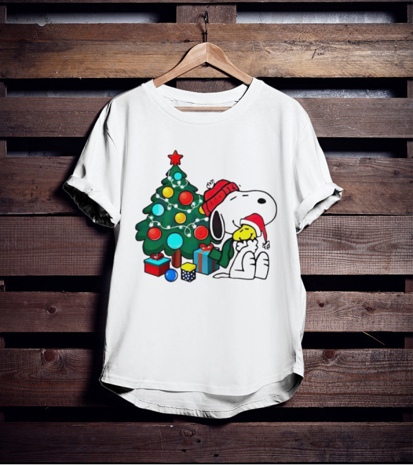 Peanuts Snoopy With Woodstock And Christmas Tree And Gifts T-Shirt