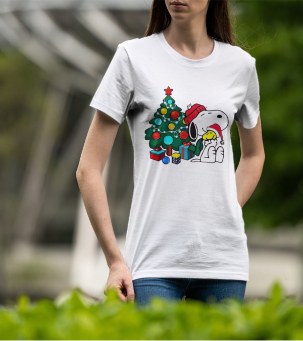Peanuts Snoopy With Woodstock And Christmas Tree And Gifts T-Shirt